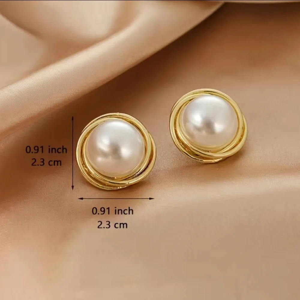 BRAND NEW 14K Gold Plated Vintage Bright Large Faux Pearl Stud Earrings 1Pair - Picture 4 of 5